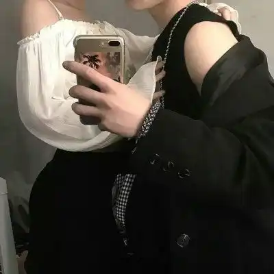 情侣头像骚气一点的真人两对骚气十足的半身部位情侣头像
