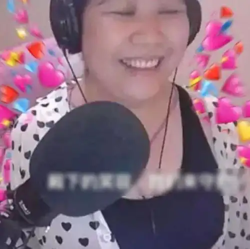 虎扑性感女神,直播掀裙子证明身材好
