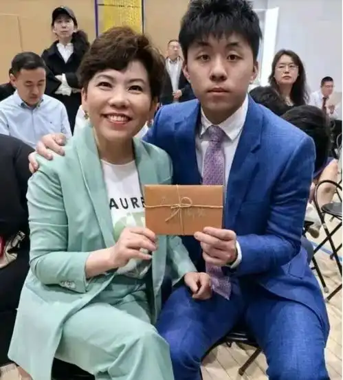 帅气,邓亚萍老公亮相,曾是国手如今国企高管,曾因第三者分手
