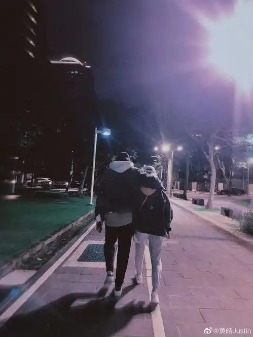 萧亚轩疑正式分手小16岁男友晒背影发文道别
