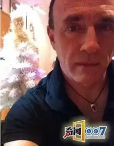 老男人盗用帅哥相片撩妹,结果妹子成功和帅哥在一起了
