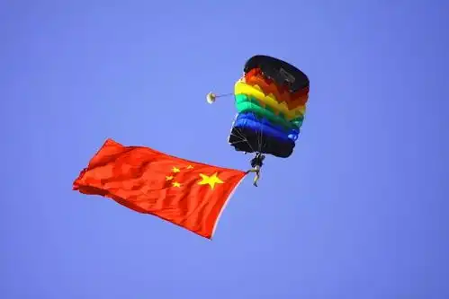 空降兵男神天团霸气出场我用一生守护国旗红
