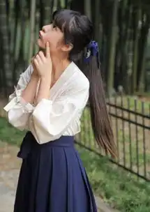 曾因出演小男孩而走红的她,长大后非常漂亮,今成为二次元少女
