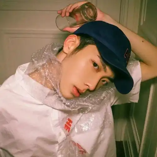个性男生头像听到喜欢的人谈恋爱是什么心情
