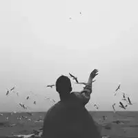 qq头像男生仰望天空
