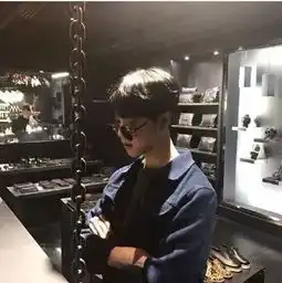 教你怎么吹男生3.7分背头发型
