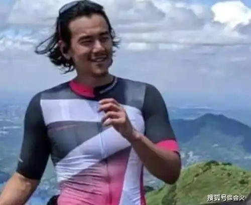 彭于晏形象大变样长发凌乱邋遢显油腻,胡子拉碴满面沧桑

