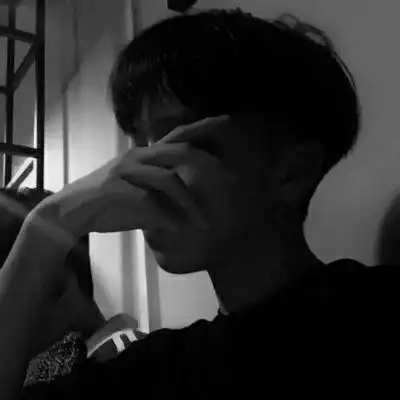 精致酷酷高冷风黑白男头像
