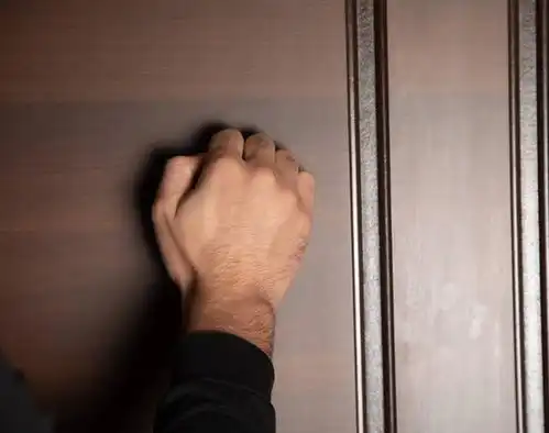 58岁女人倾诉和3个男人搭伙过日子后,我感觉一个人还更自在
