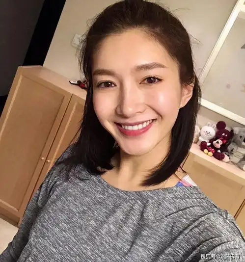 晒晒江疏影千万豪宅,装修风格钟爱橘黄色,家里空间超大,真羡慕
