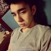 我有2张扣扣头像求另2张情侣的男的

