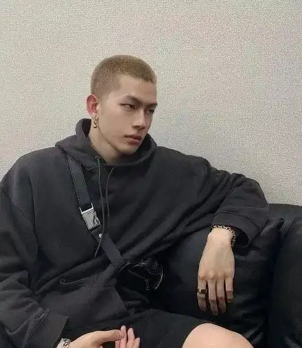 寸头小哥是什么行走的荷尔蒙
