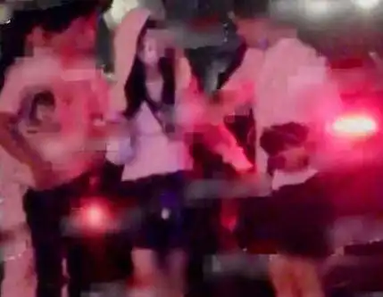 李小璐与男友人滑雪,称呼亲昵互动默契,被问做头发,男方这样回答
