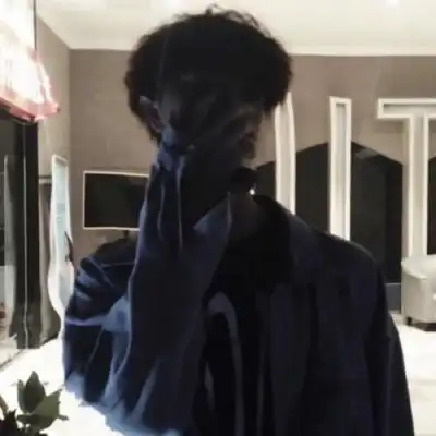 2023优雅帅气男生头像
