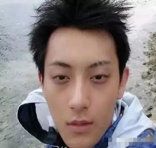 男明星卸妆后,蔡徐坤鹿晗像路人,权志龙不敢认,张根硕让人惊艳
