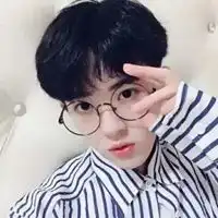 qq头像简单清新男生
