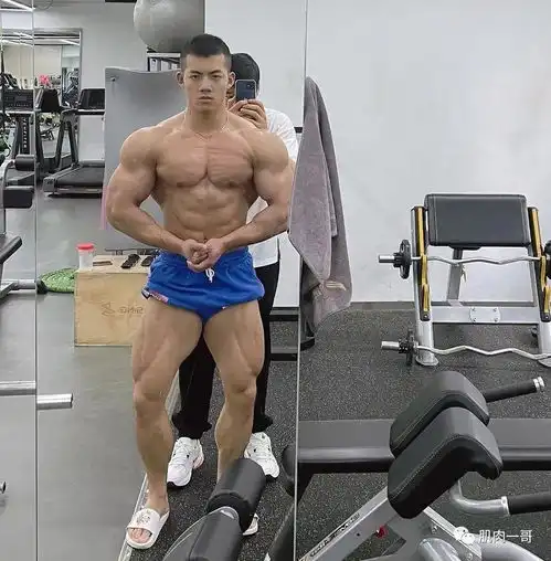 他是墨立方最得宠男模,大胸粗腿简直不要太撩
