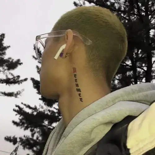 头像如果我是天使应该是个脱发的天使
