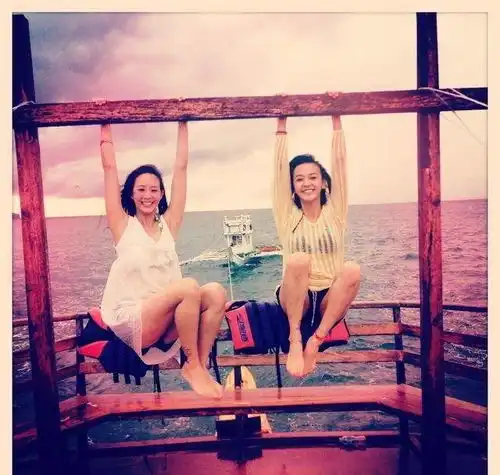 快奔四的女星活的依旧像20岁,嫁给第48任男友,被吐槽长得丑
