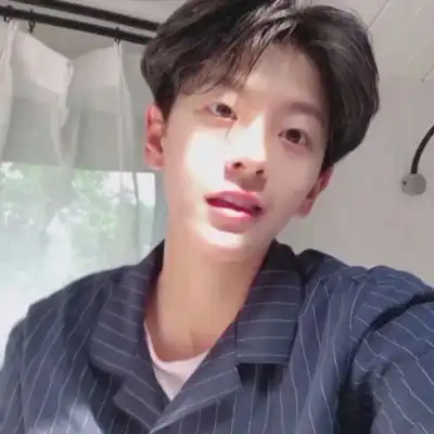 男生头像真实多张帅哥图片十张一个人的
