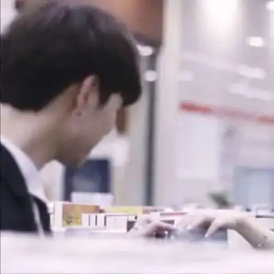 看到你对别人也很好,我就不太想理情侣头像我要个性网
