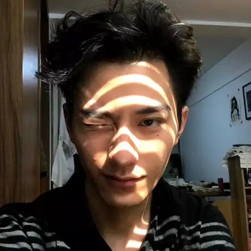 头像丨只装得下一个你故事
