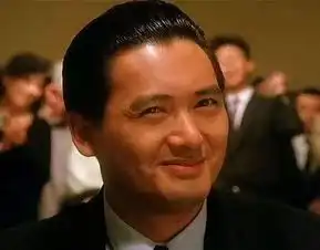 见识过周润发的赌神,你见过只有7根手指,用腿走路的他吗
