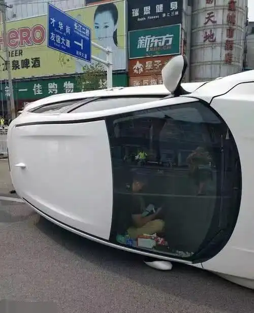 内涵段子你的车全景天窗,已经是顶配了
