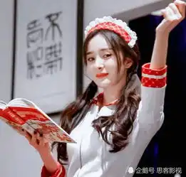 杨幂换双马尾女仆装霸气现身综艺节目,男人看了都醉了
