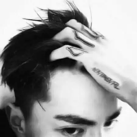 伤感颓废男生头像黑白,原来孤单的还是自己
