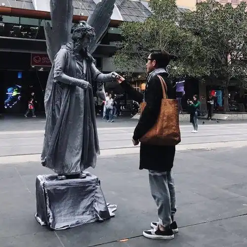 拒绝油腻游客照男生出门这么拍,酷到没朋友
