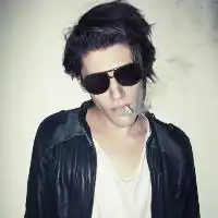 欧美成熟男生qq头像
