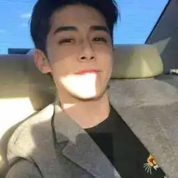 有人知道这个人是谁吗明星还是网红
