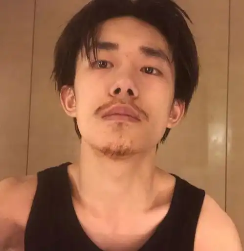 当男星素颜时王一博很奶,蔡徐坤很痞,鹿晗的让我很意外
