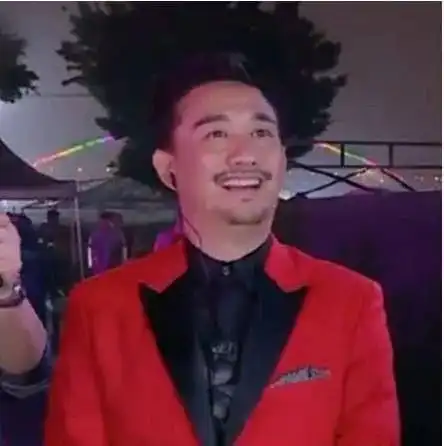 尴尬,打扮成这样,到底怎么想的啊
