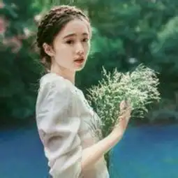 像这样拿着花的女生头像,小清新风格,花就是图中的那种花
