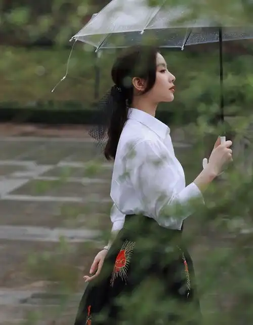 亲爱的自己李思雨陈一鸣各自恋爱,徒留观众风中凌乱
