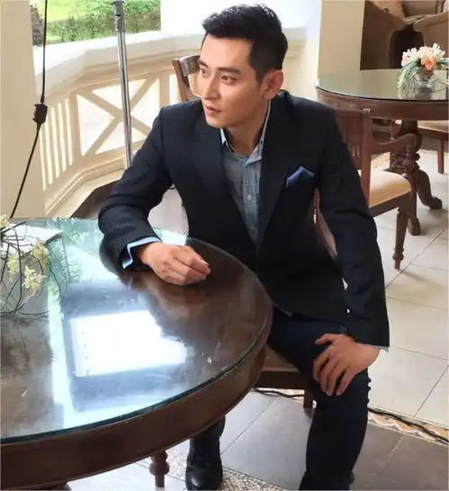 突发知名男星陈冠霖发生车祸,座驾被撞到变形,庆幸系有安全带
