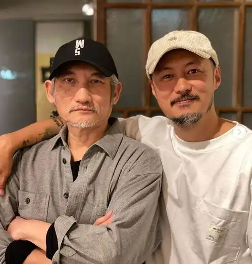余文乐晒侧脸照力证自己没发福,香港网友换个角度一样丑
