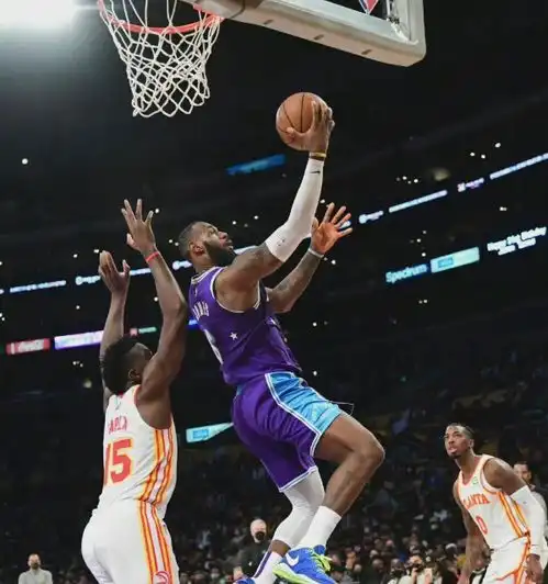 看完湖人和老鹰的比赛,詹姆斯好稳,蒙克好准,威少好尴尬腾讯新闻
