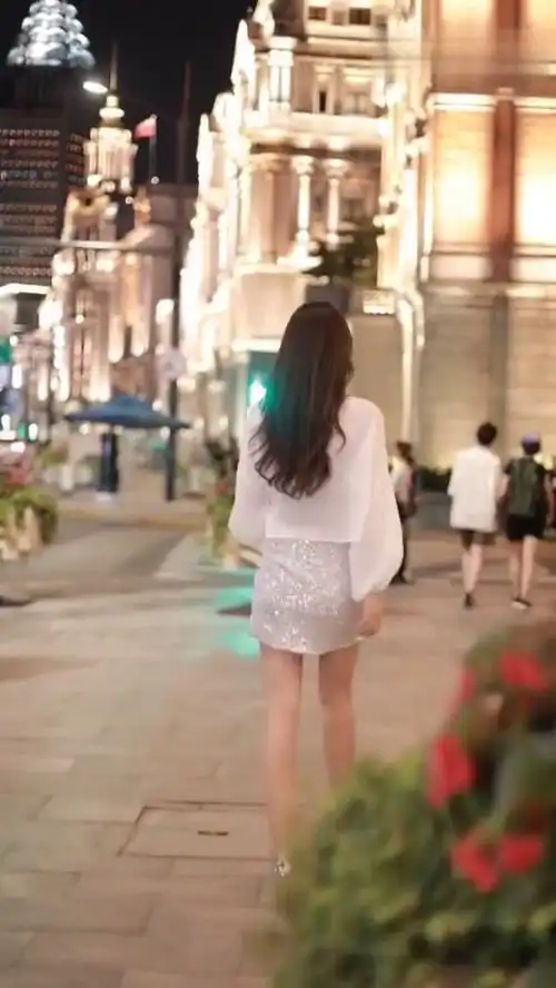 走在上海街头的美女背影太迷人了,这种气质应该是男生都喜欢的吧
