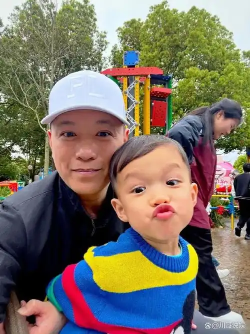 胡杏儿三胎儿子庆生,萌娃奕宏遗传妈妈表演天赋,酷似杏儿引热议

