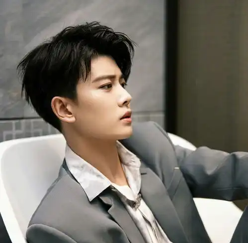 秋风起,宝藏行,任嘉伦燃爆极限挑战拍摄现场,与嘉人其乐融融
