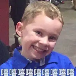 假笑男孩游故宫,表情包又上线了
