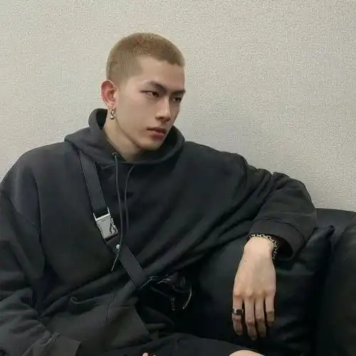 有没有好看的,适合的头像的头像的头像
