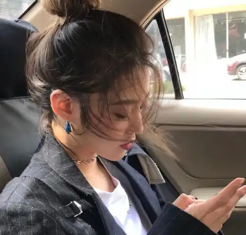 只要你同意复婚,我明天就离别,看你过得不好我也放心了
