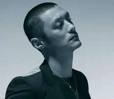 7位圆寸头的国内男星,吴亦凡酷雅,彭于晏阳光,第一堪称典范
