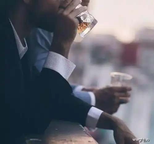 脑梗来临,会有1软2晕3多,预防脑梗,坚持四个一
