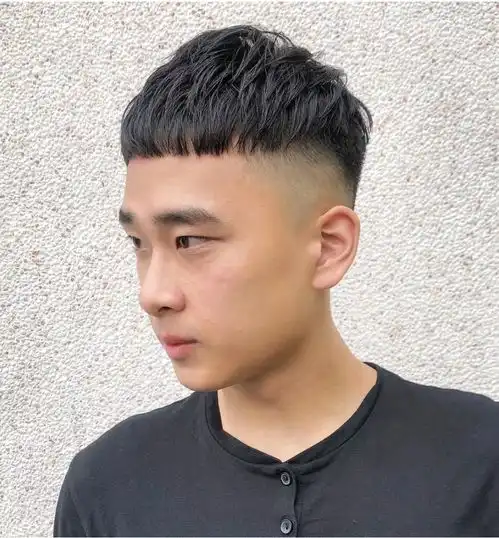 男发别乱剪,这才是当下的主流发型,锅盖头飞机头全在其中
