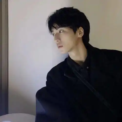 系列头像其实我没有变得更好也没有变得更坏我只是变得越来越像自己而已
